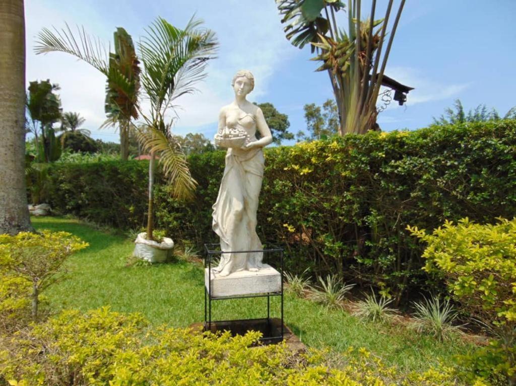 Hotel St. Patrick'S Forest House Entebbe Exterior foto