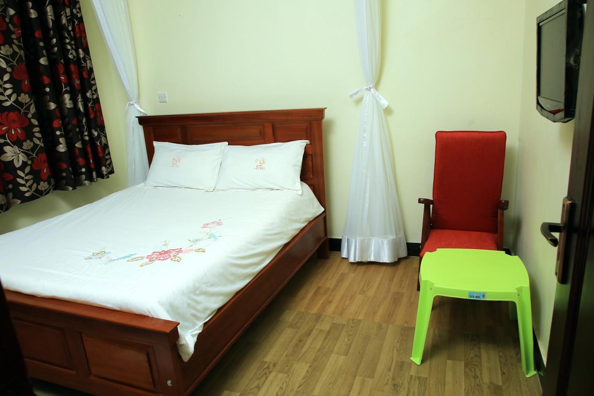 Hotel St. Patrick'S Forest House Entebbe Exterior foto