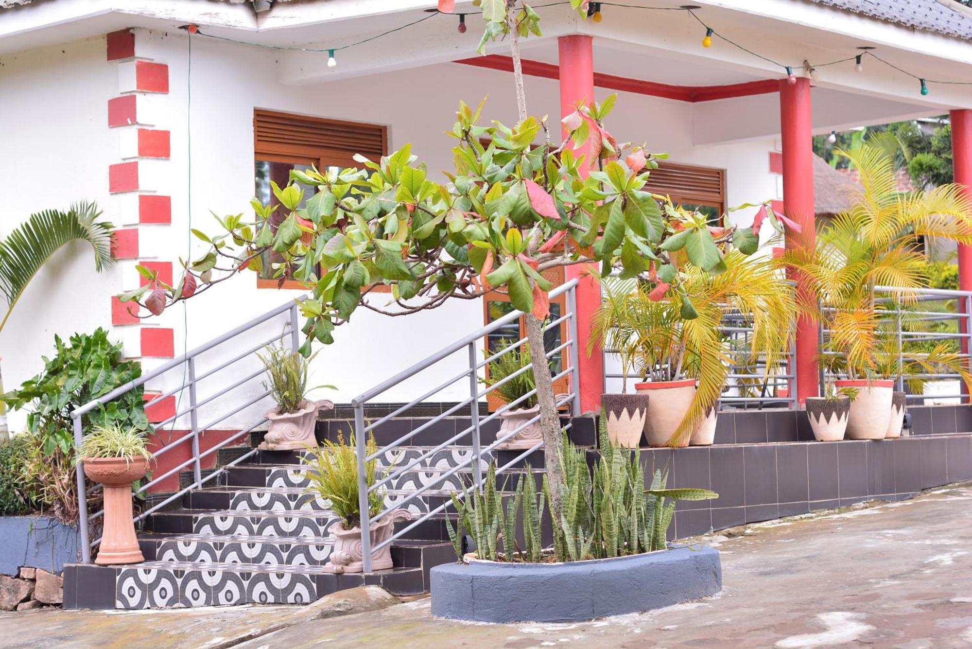 Hotel St. Patrick'S Forest House Entebbe Exterior foto
