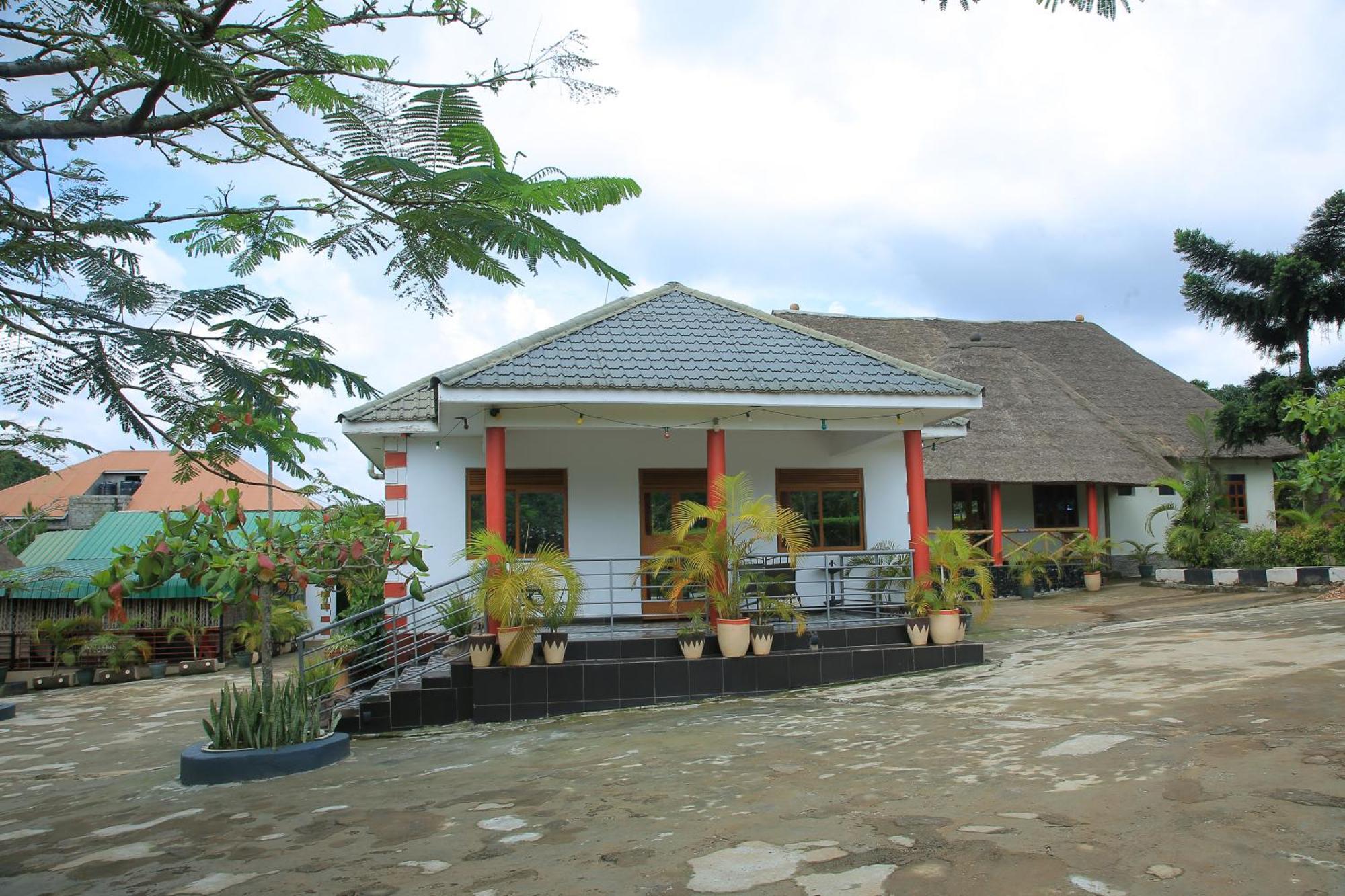 Hotel St. Patrick'S Forest House Entebbe Exterior foto