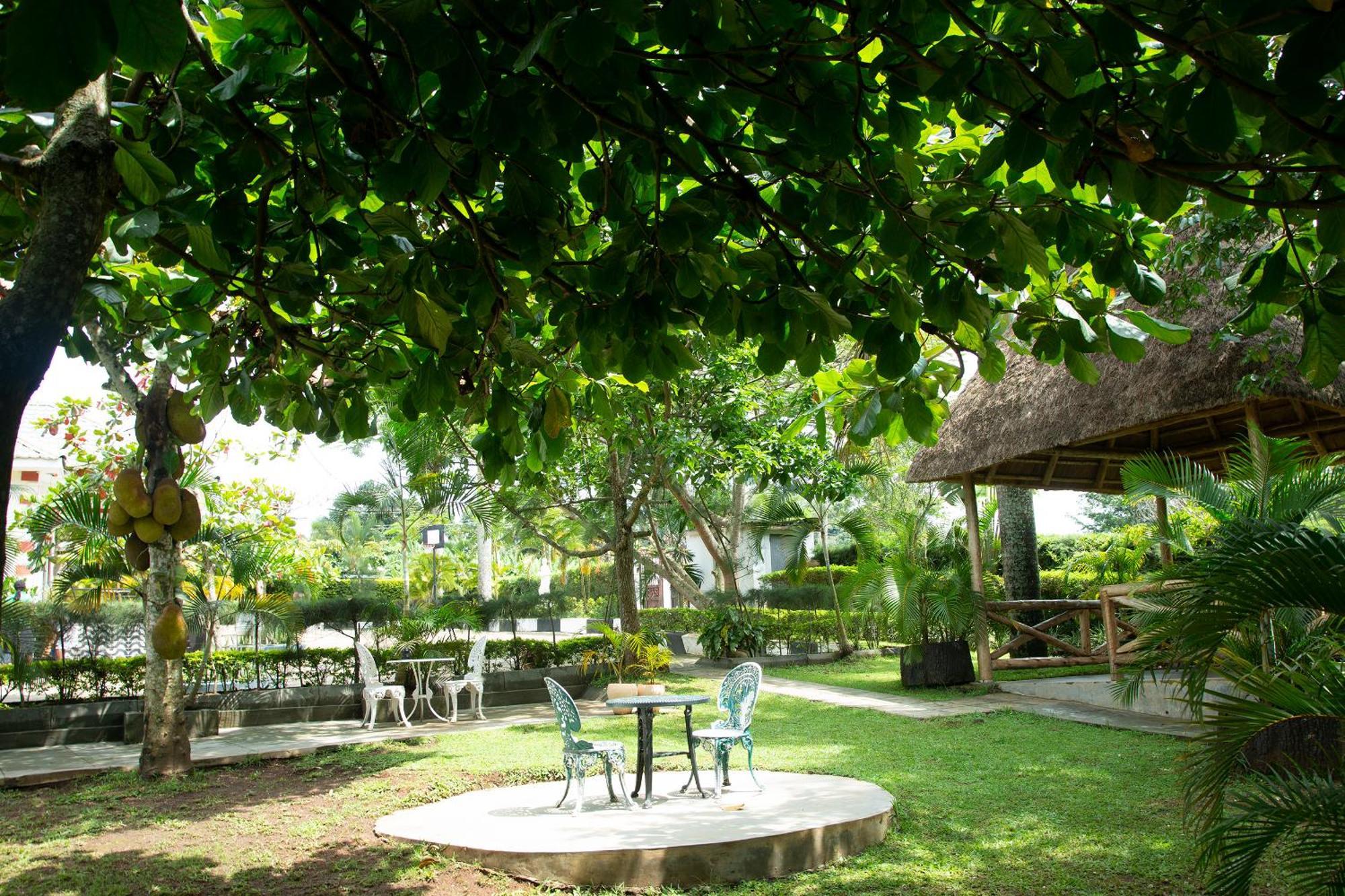 Hotel St. Patrick'S Forest House Entebbe Exterior foto